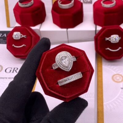 Luxury Pear-Shaped Halo Diamond Ring Set