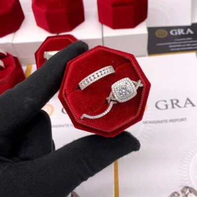 Luxury Cushion-Cut Halo Diamond Ring Set