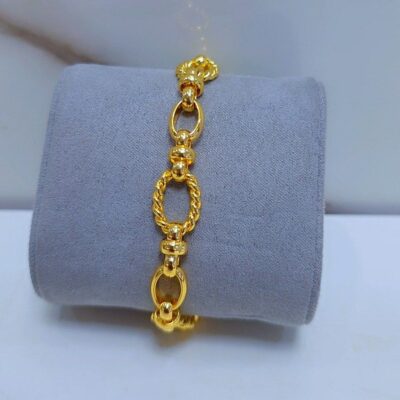 Luxury Textured Gold Oval Link Bracelet